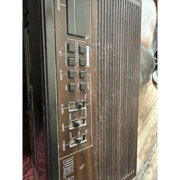 Vintage Emerson AM/FM Cassette Alarm Clock Radio Model No. RC5806 Retro - Picture 2 of 3